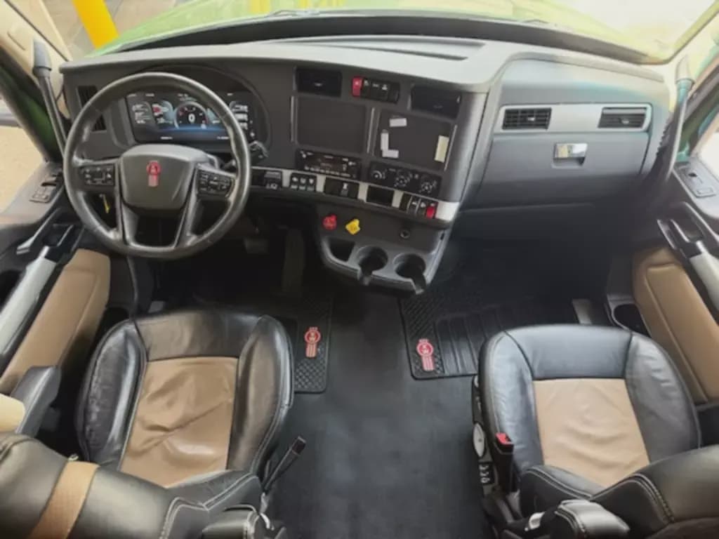 2022 Kenworth T680 image 4