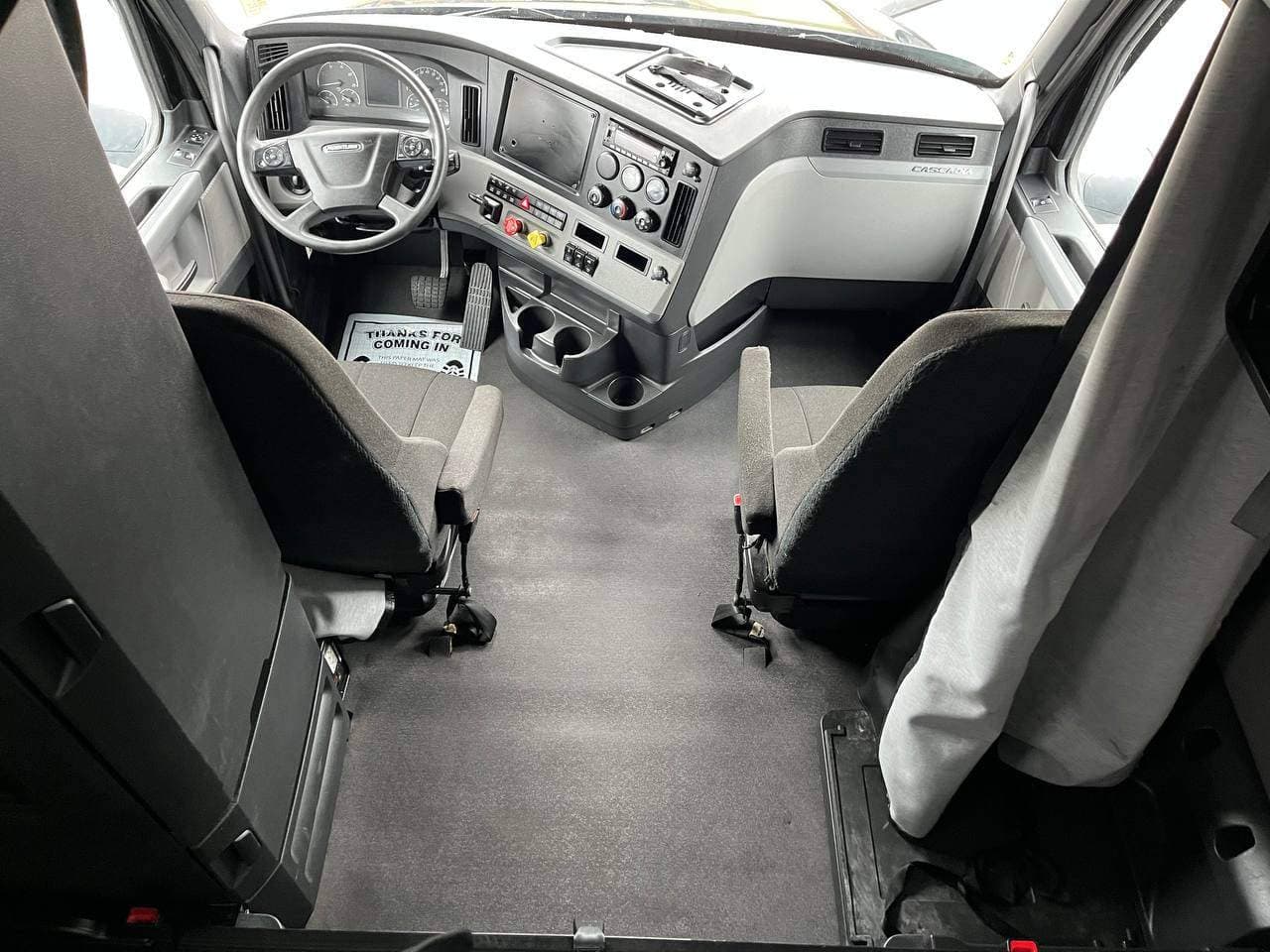 2022 Freightliner Cascadia image 19