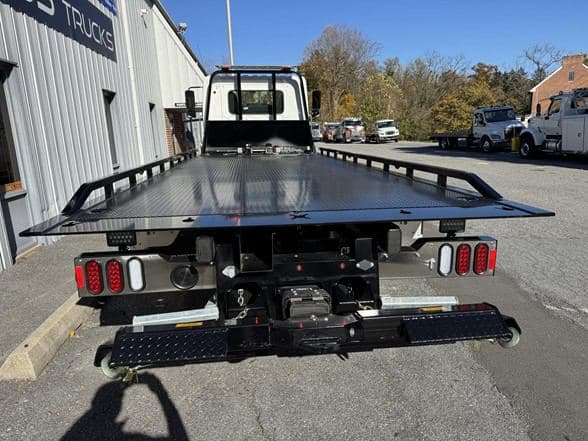 2025 Hino L6 image 3