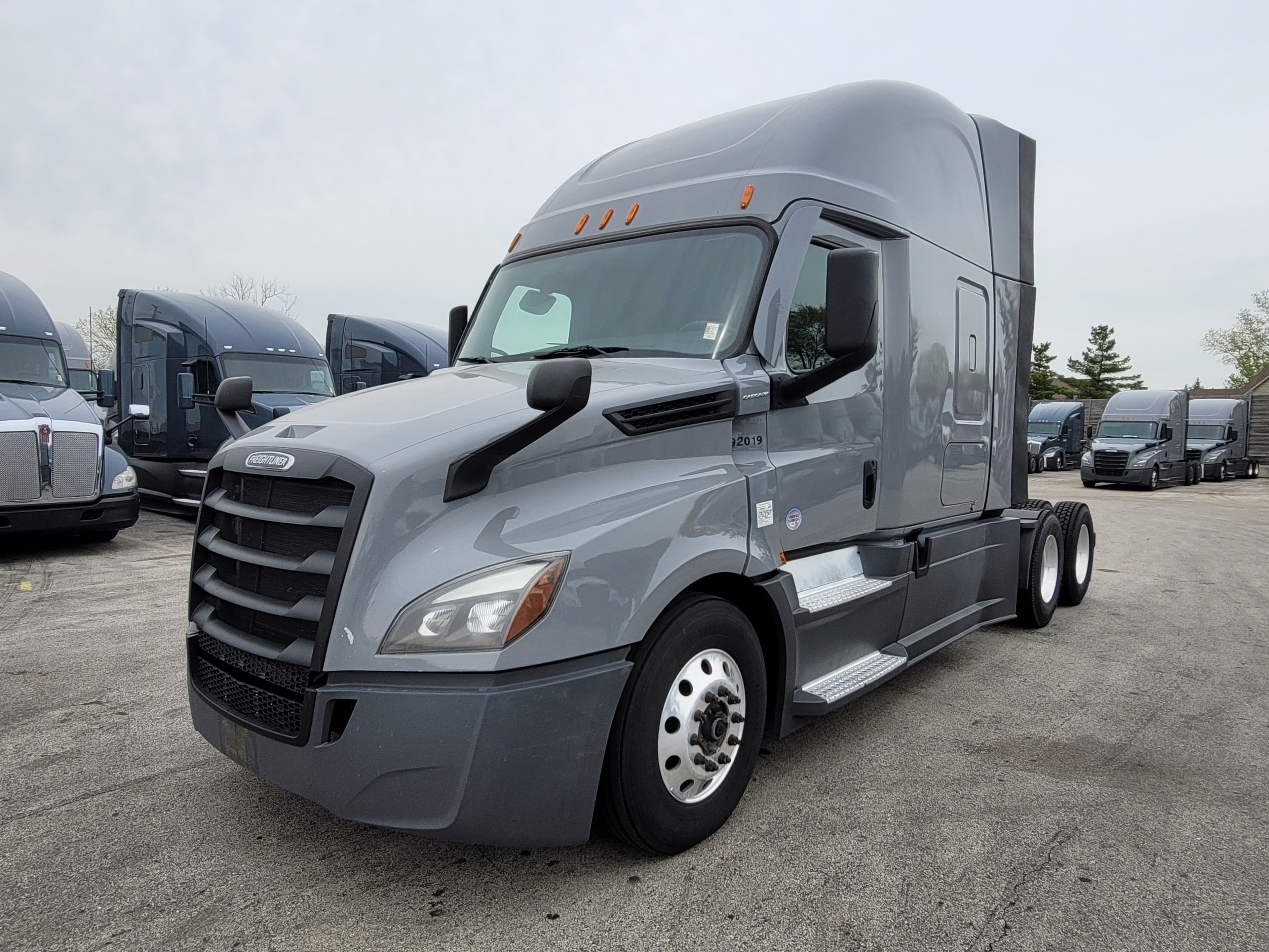 2022 Freightliner Cascadia 126 image 1