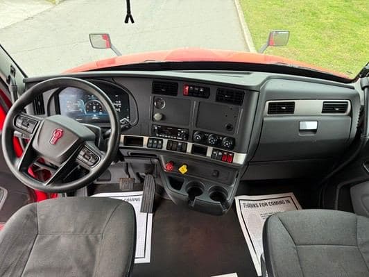 2022 Kenworth T680 image 27