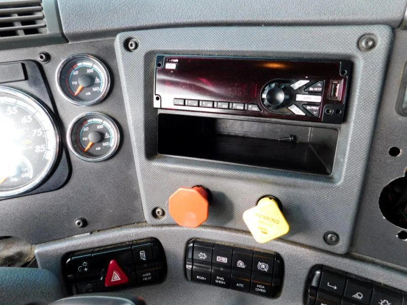 2018 Freightliner Cascadia image 22