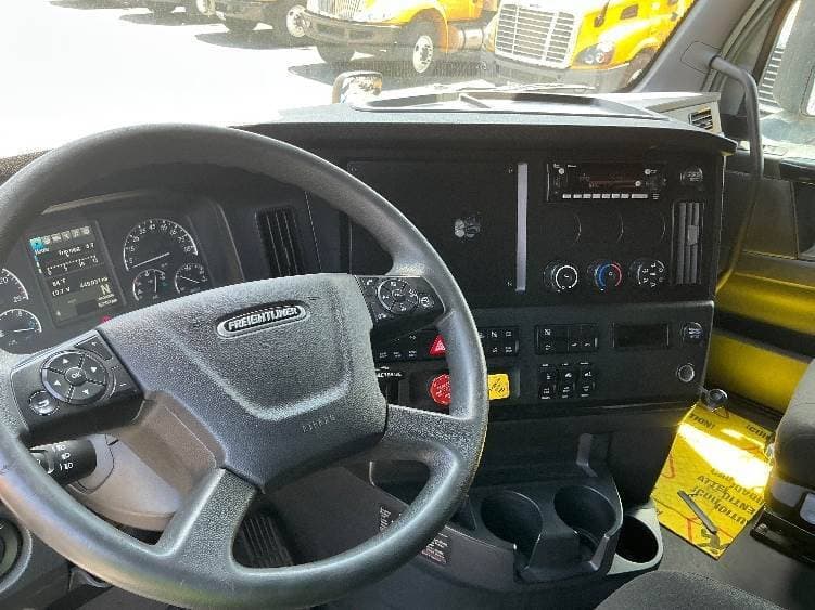 2023 Freightliner Cascadia 126 image 4