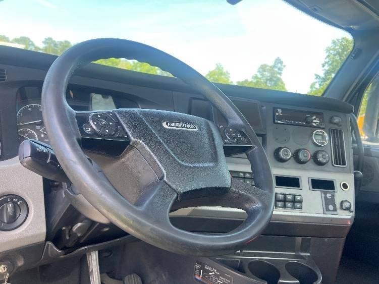 2019 Freightliner Cascadia 126 Day Cab Truck - 455HP, 12 Speed Automatic image 10