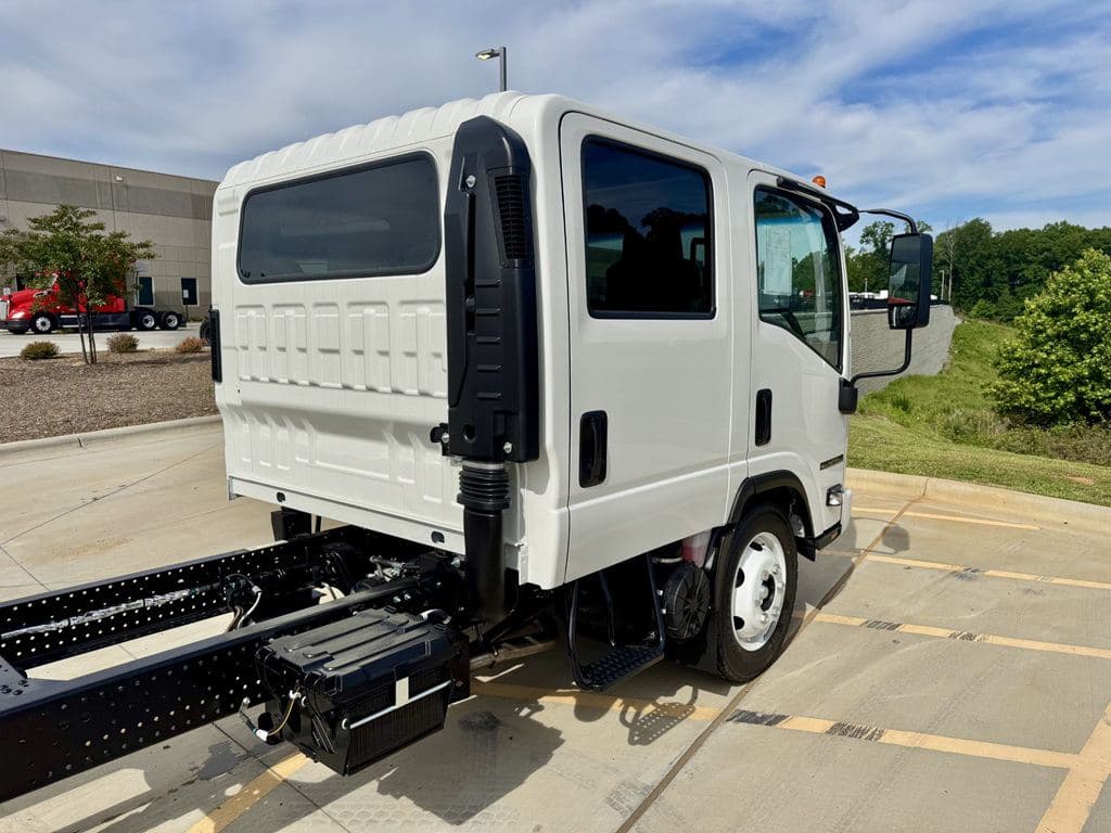 New 2027 ISUZU NPR-HD image 10