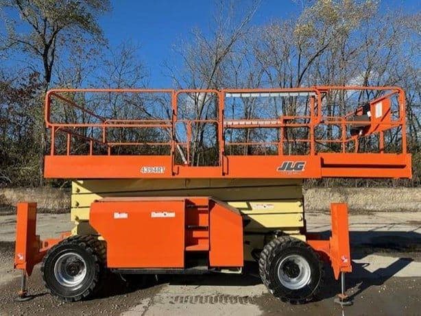 2015 JLG 4394RT image 1