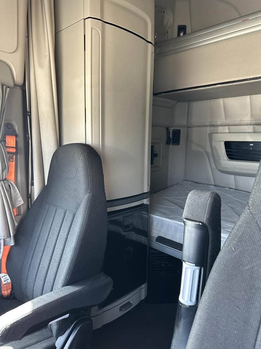 2021 Peterbilt 579 image 6