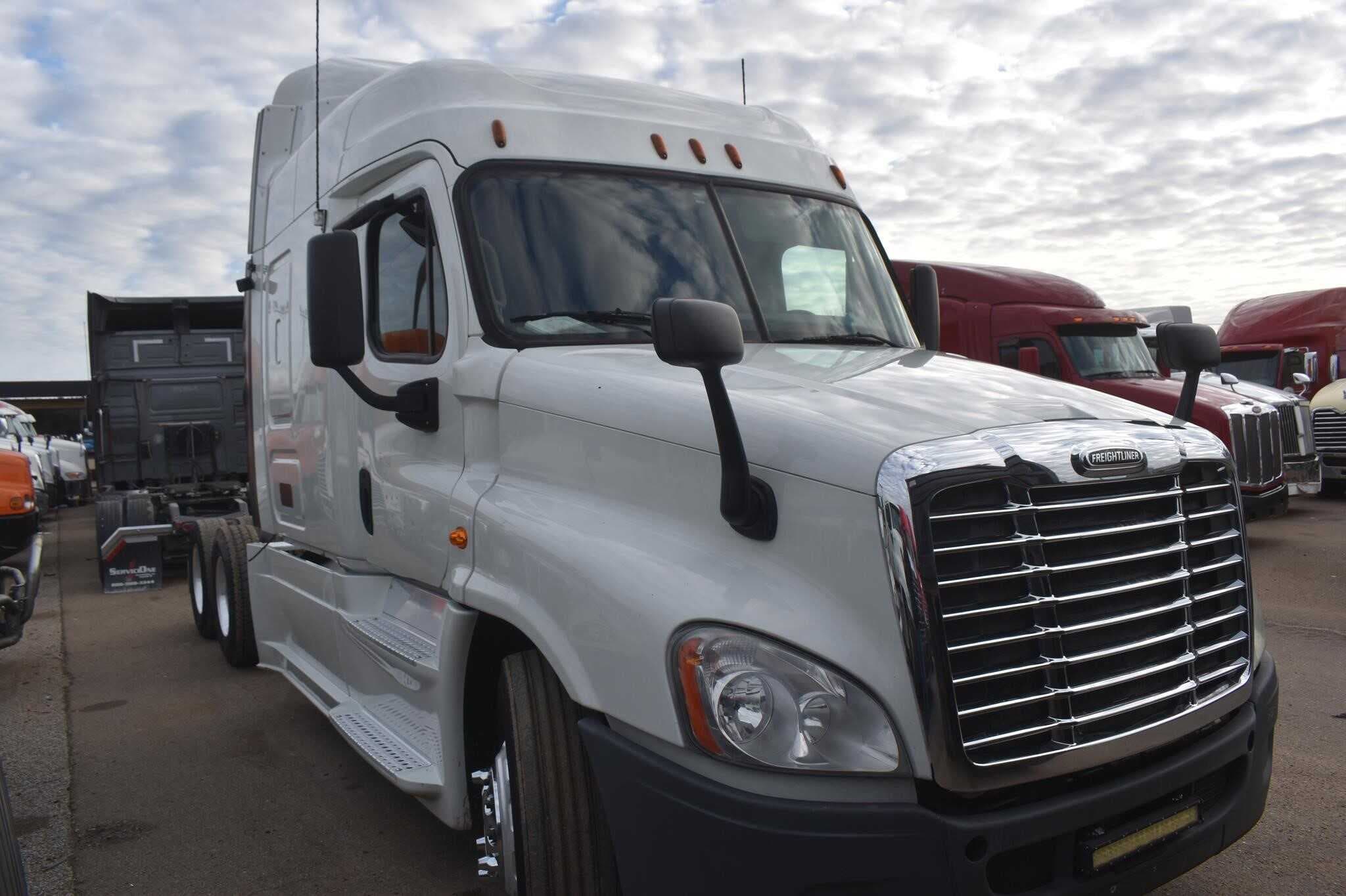 2013 Freightliner Cascadia 125 image 3