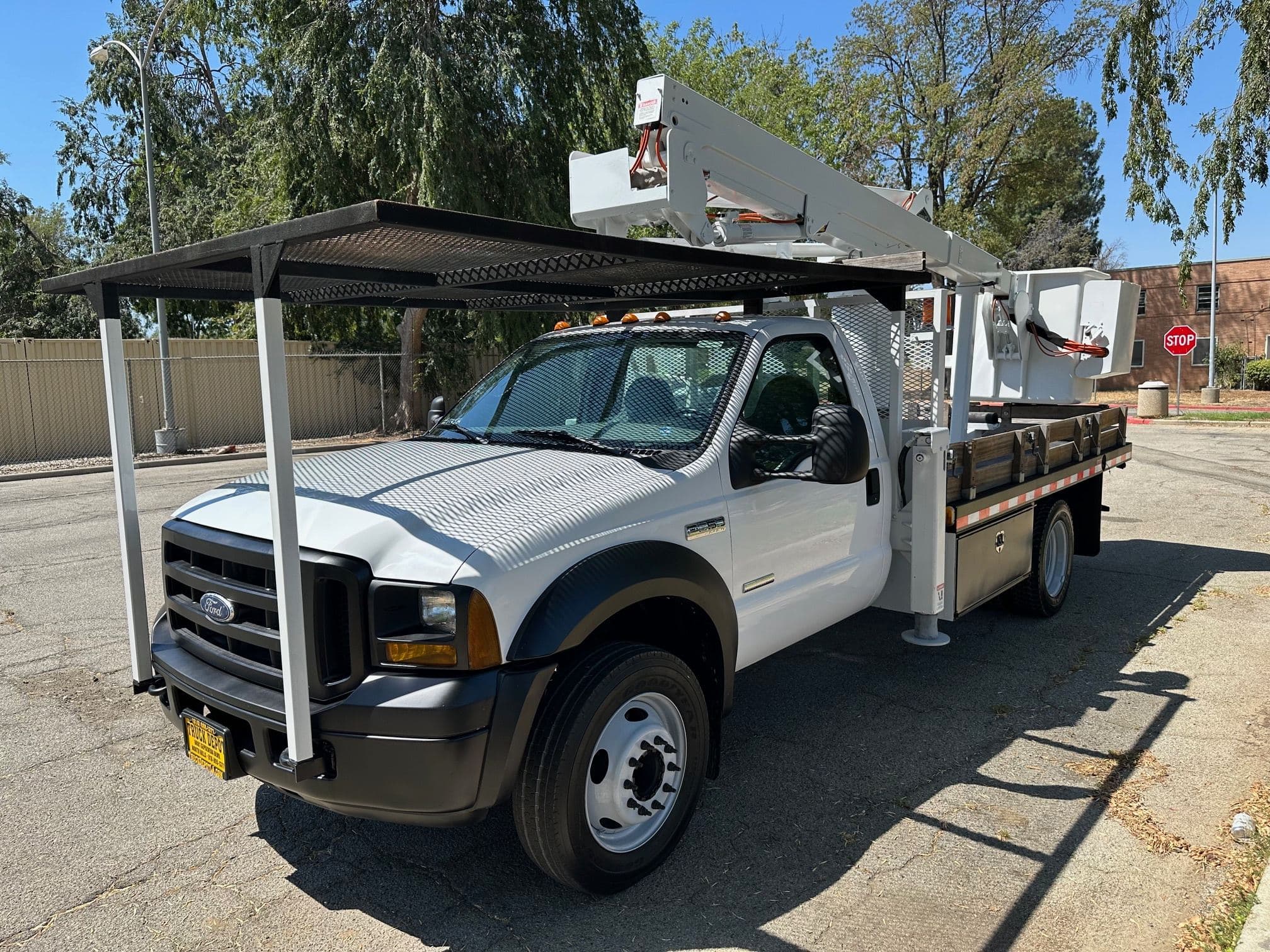 2007 Ford F-550 Bucket Truck image 10