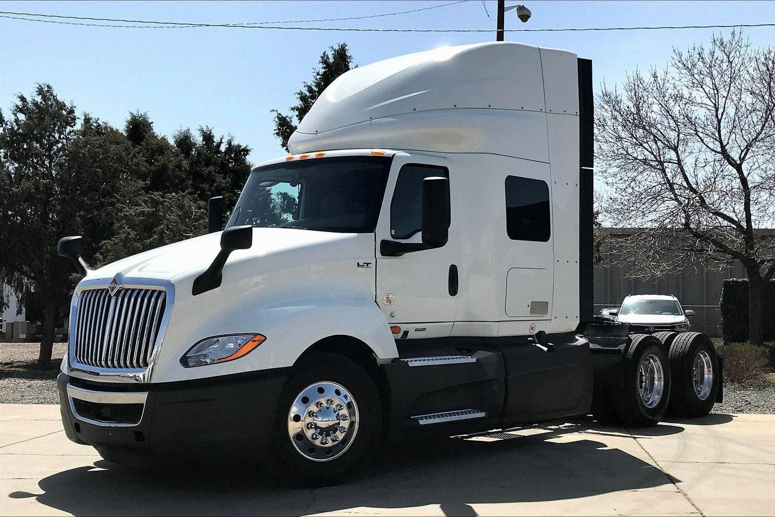 2022 International LT625 Sleeper Semi Truck - 56" Hi Rise Sleeper, Cummins 400HP, 12 Speed image 2