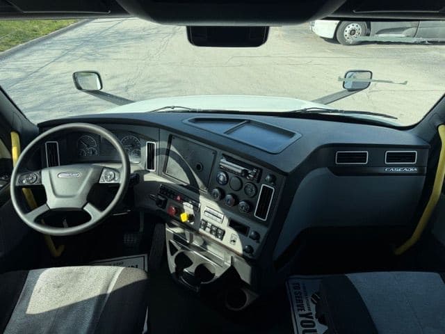 2022 Freightliner Cascadia 126 image 5