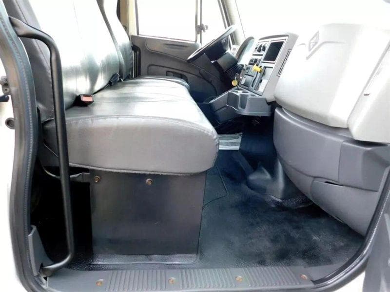 2018 International 4300 image 28