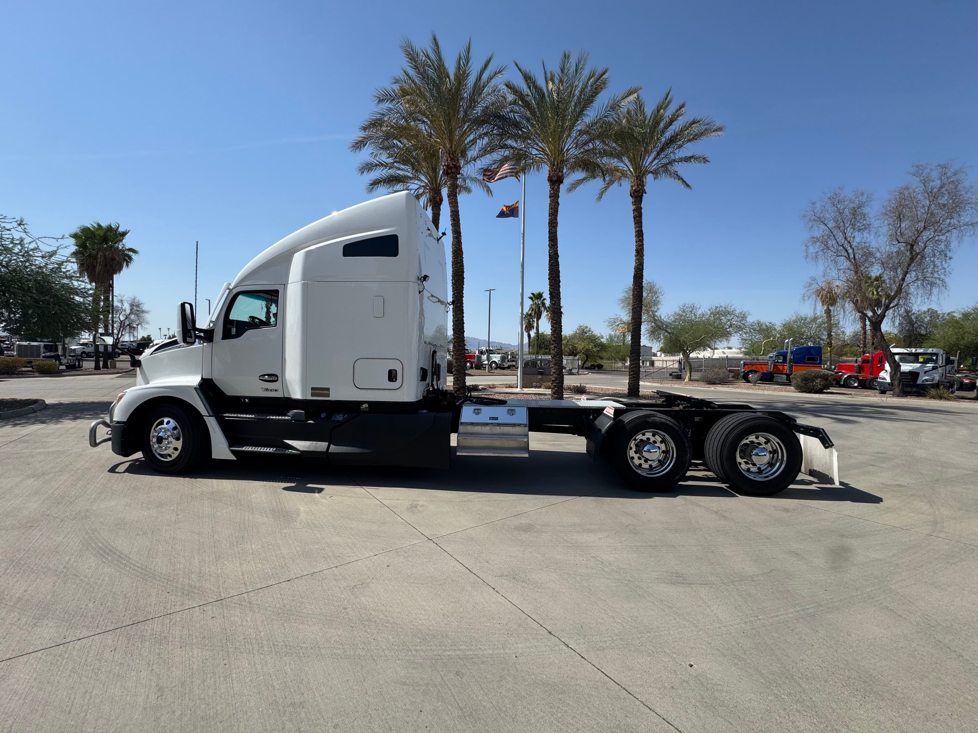 2023 Kenworth T680 image 3