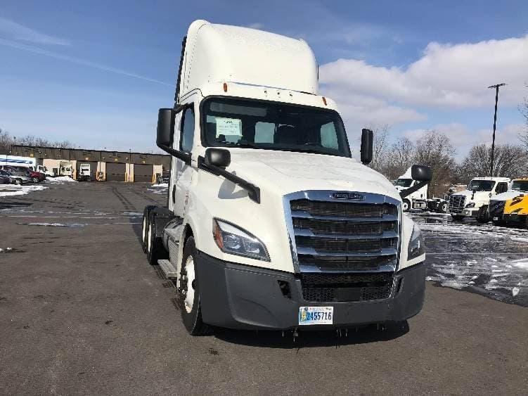 2019 Freightliner Cascadia 126 Day Cab Truck - 435HP, 12 Speed Automatic image 1