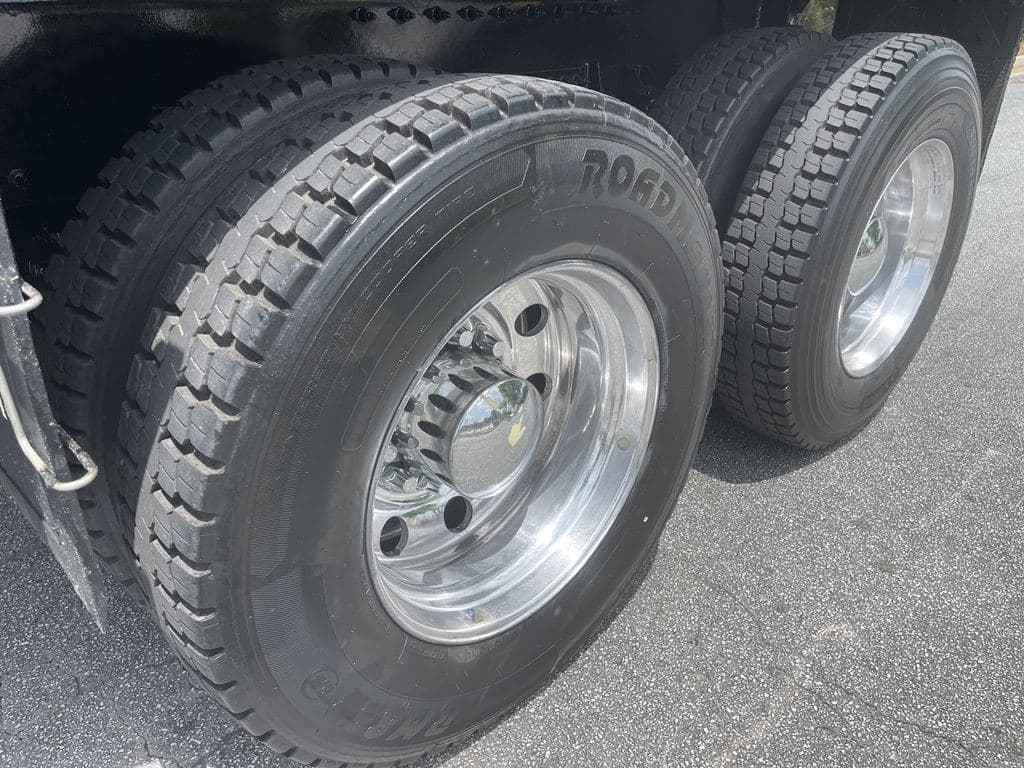 Used 2024 PETERBILT 567 image 23