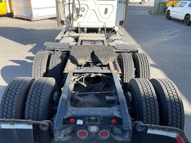 2021 Freightliner Cascadia image 7