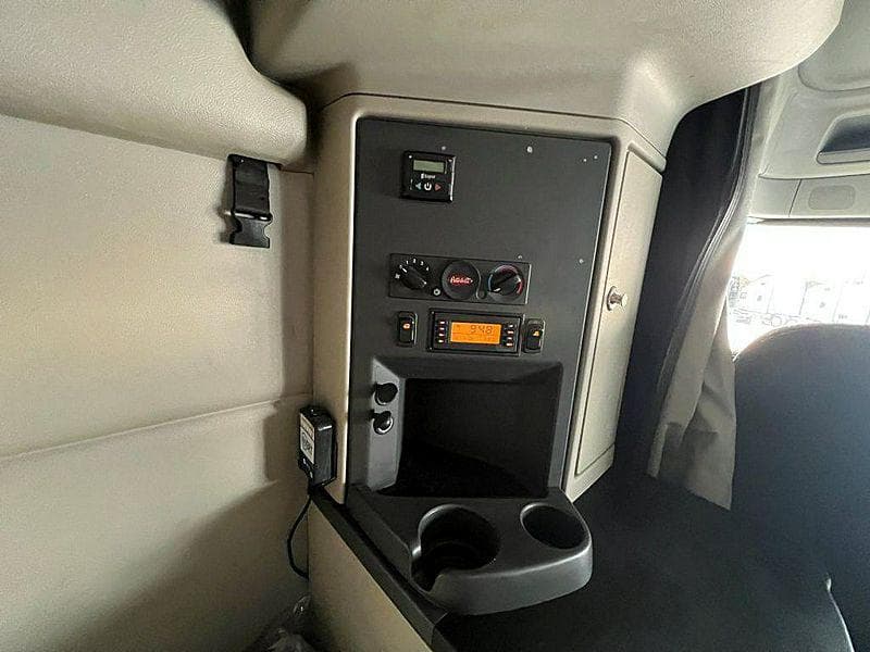 2021 Peterbilt 579 image 7