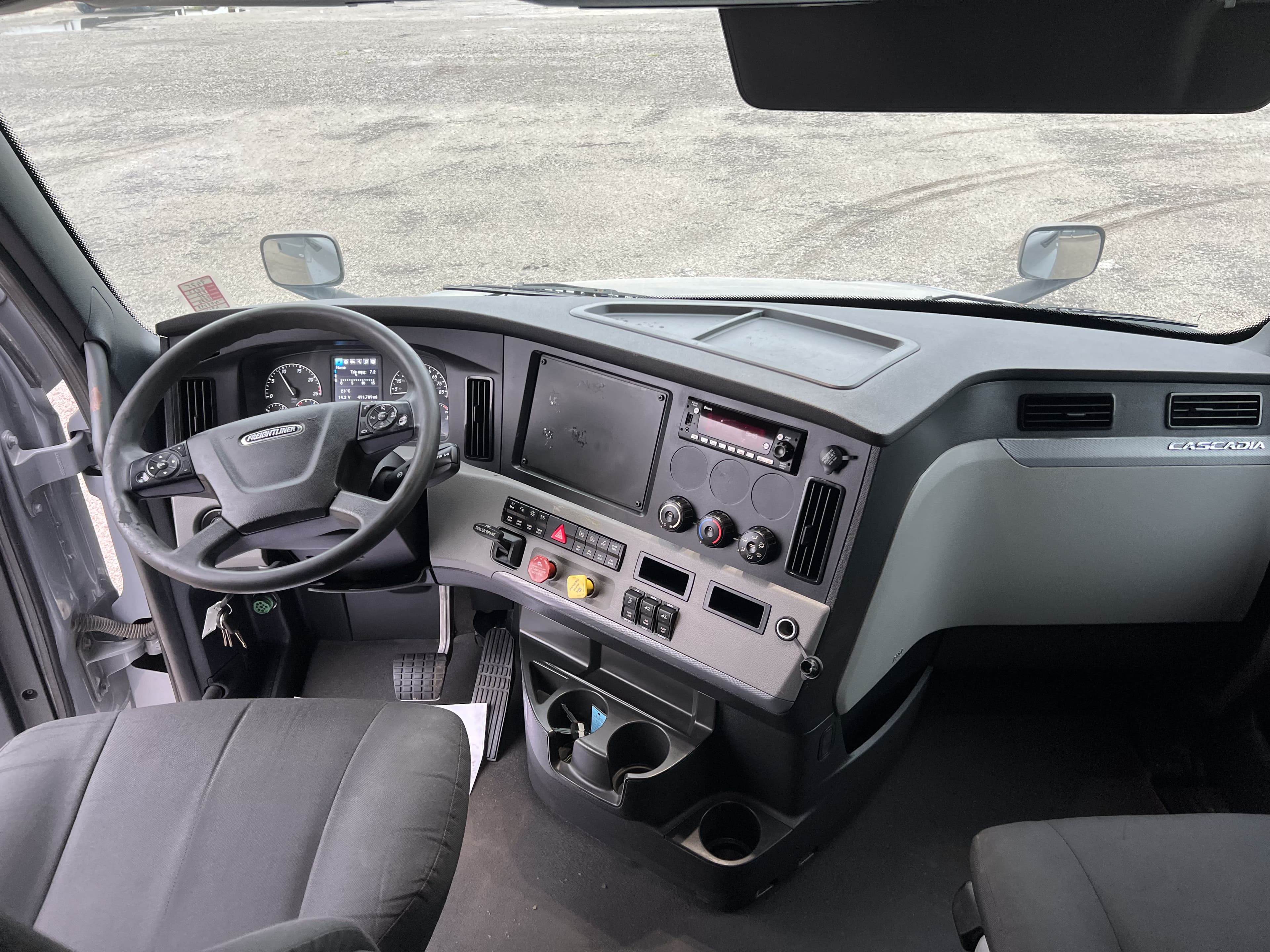 2022 Freightliner Cascadia 126 image 10