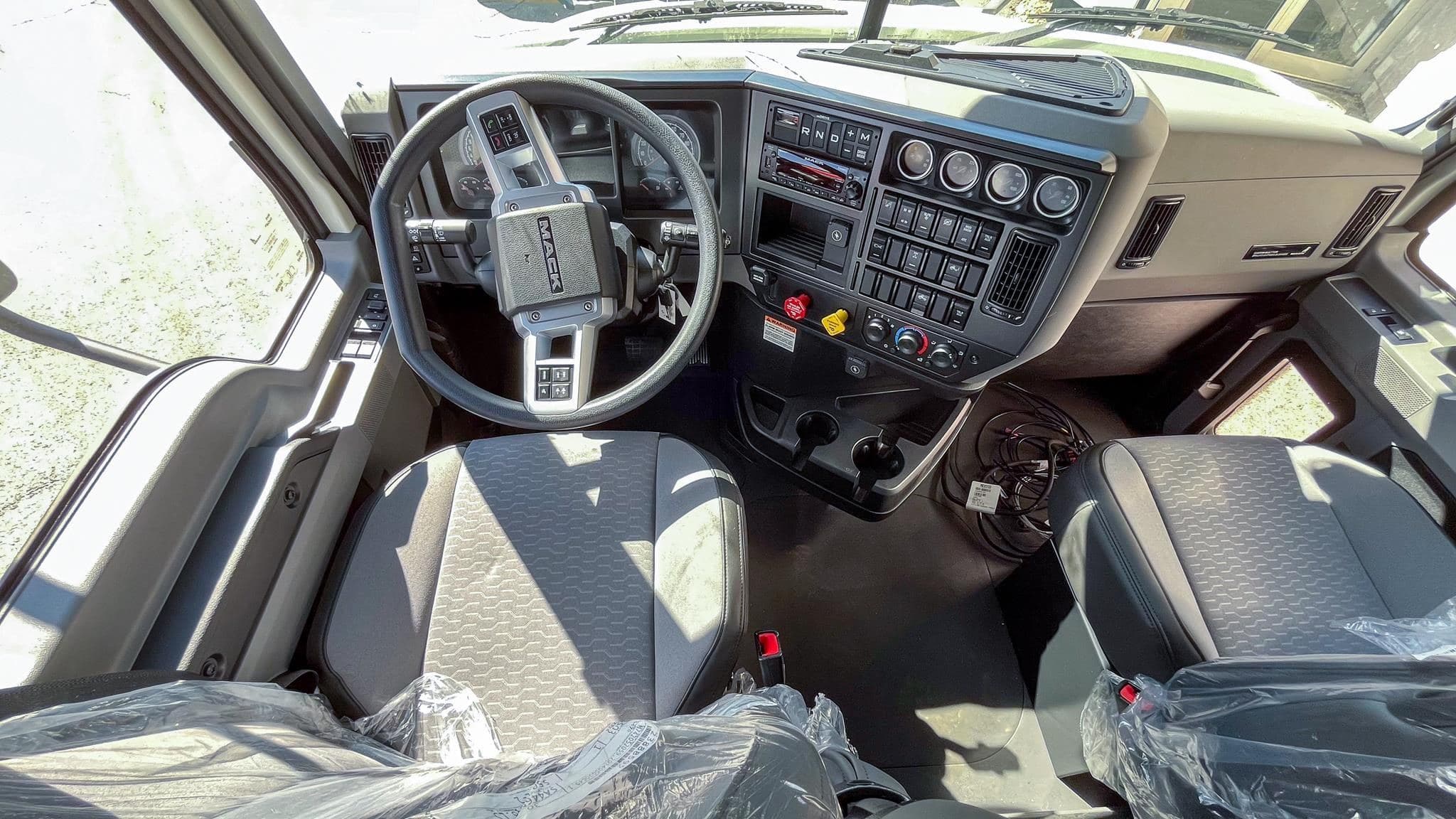 2025 Mack AN64T image 4