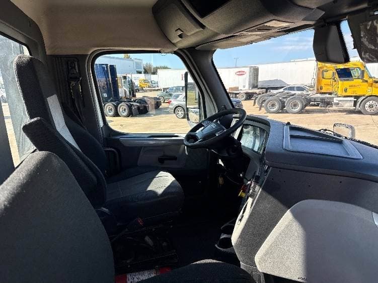 2018 Freightliner Cascadia image 4