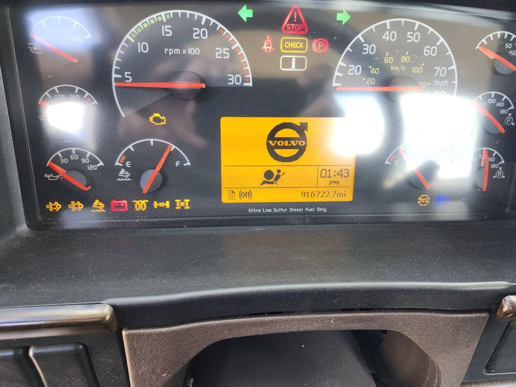 2016 Volvo VNL image 10