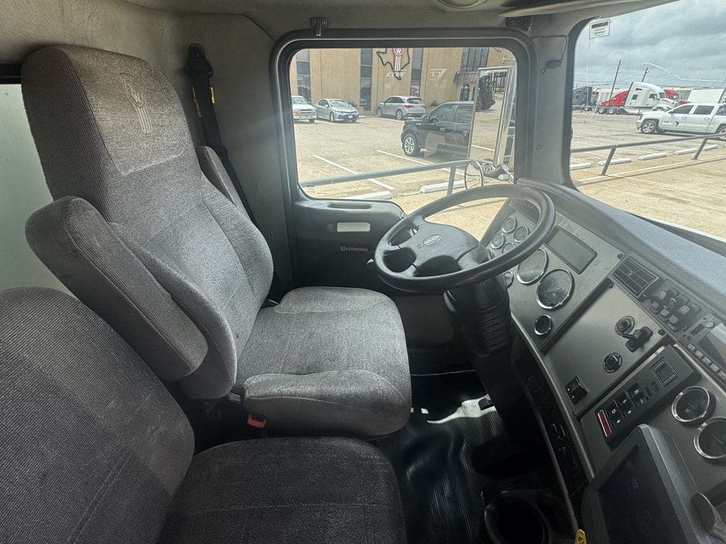 Used 2022 KENWORTH T270 image 10