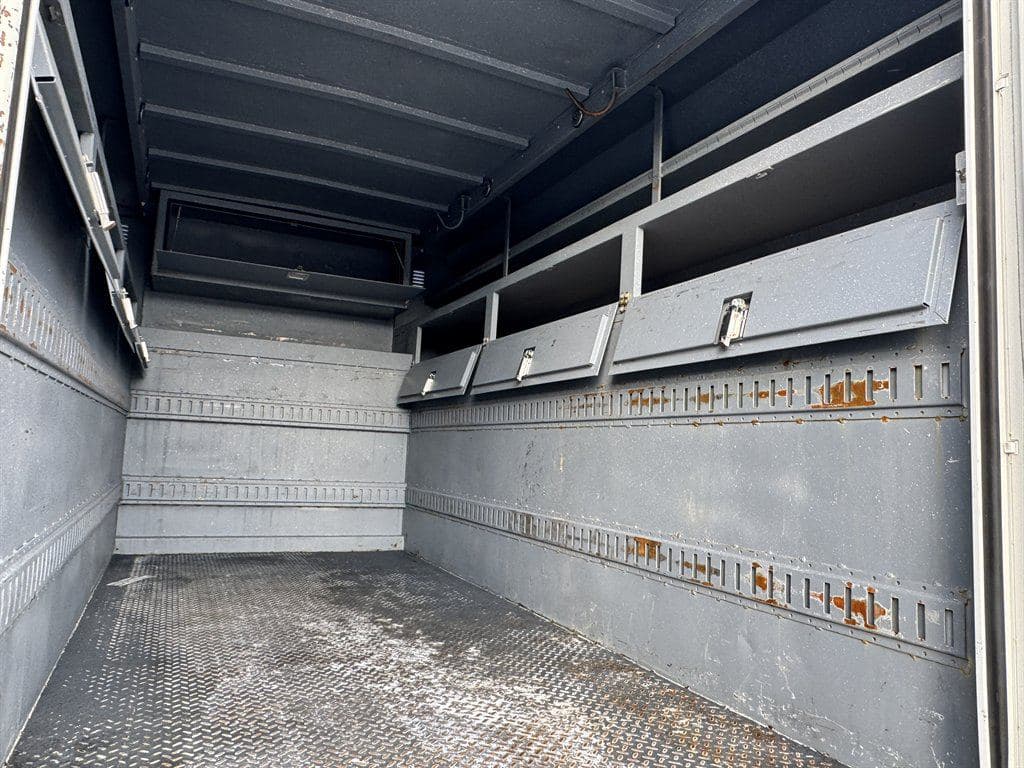 2014 Freightliner M2 106 image 30