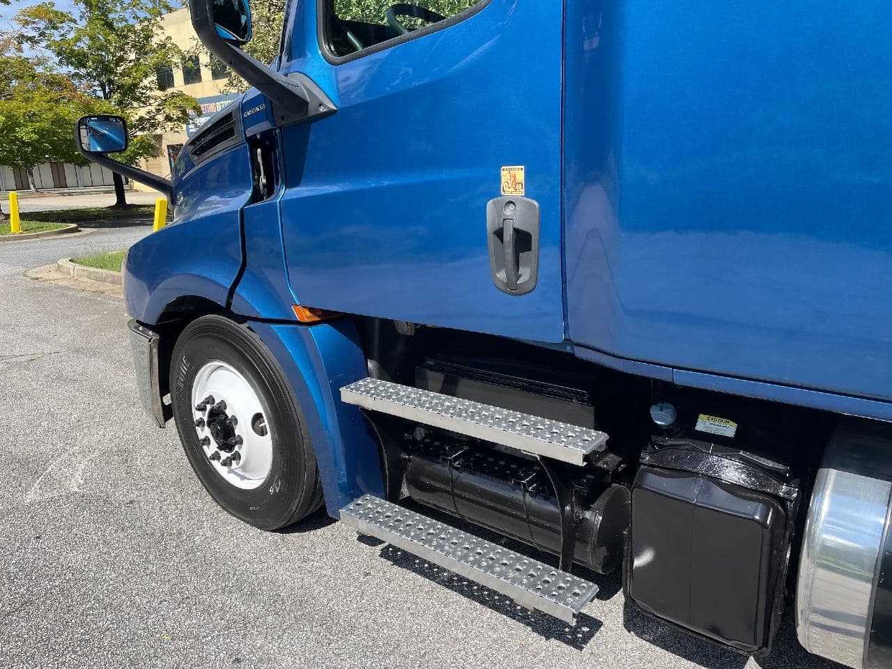 2020 Freightliner Cascadia 126 image 10