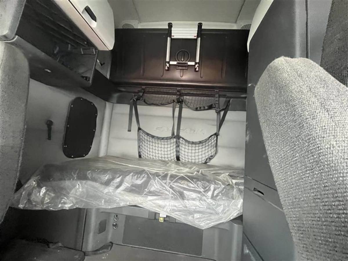 2019 Freightliner Cascadia 126 Sleeper Semi Truck - 72" Condo Sleeper, 455HP, 12 Speed Automatic image 8