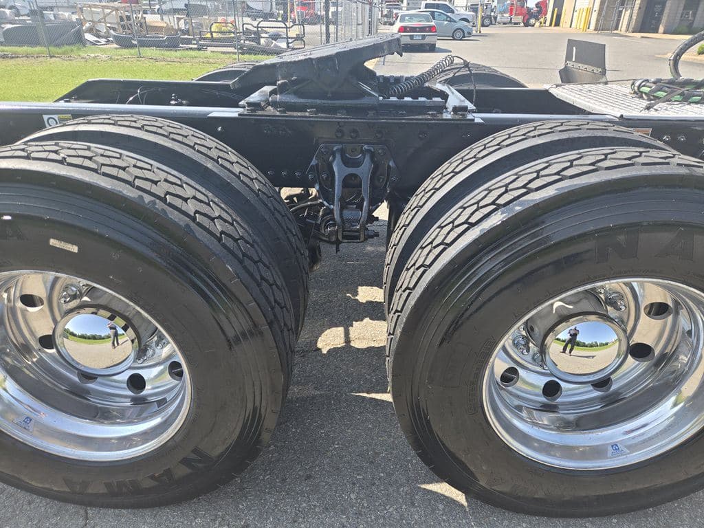 Used 2022 KENWORTH T880 image 4