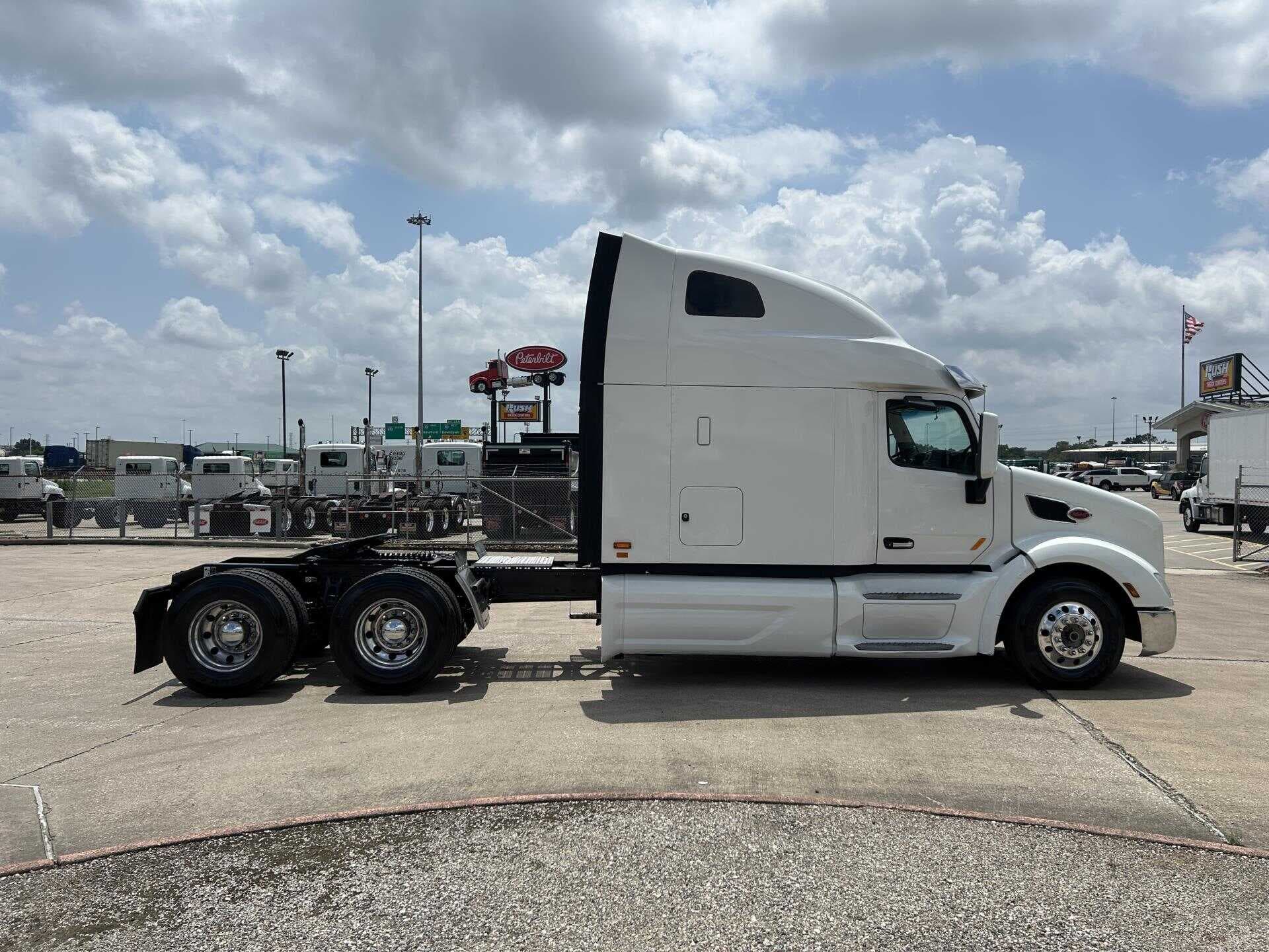 2020 Peterbilt 579 image 35
