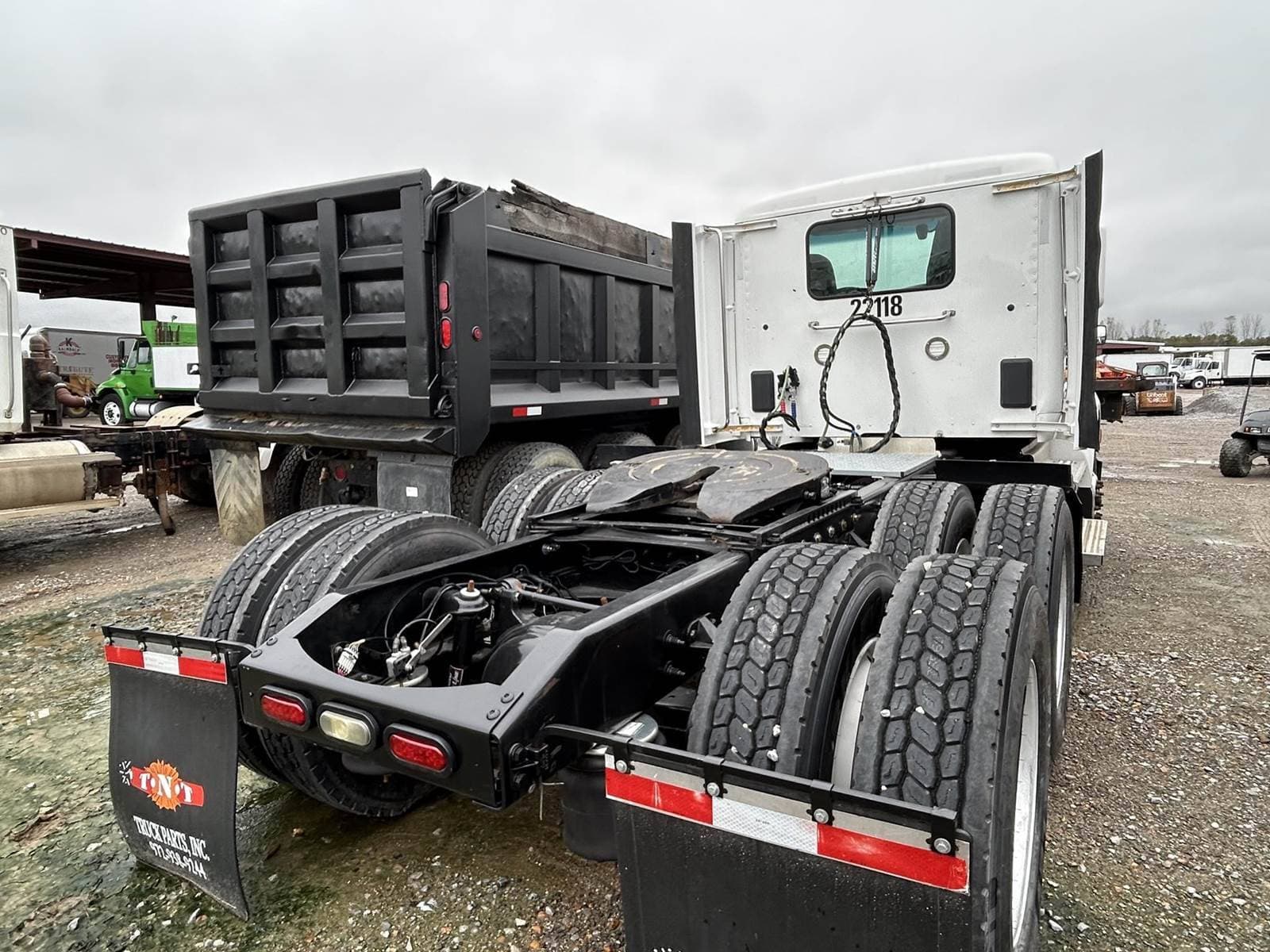 2022 Peterbilt 579 image 2