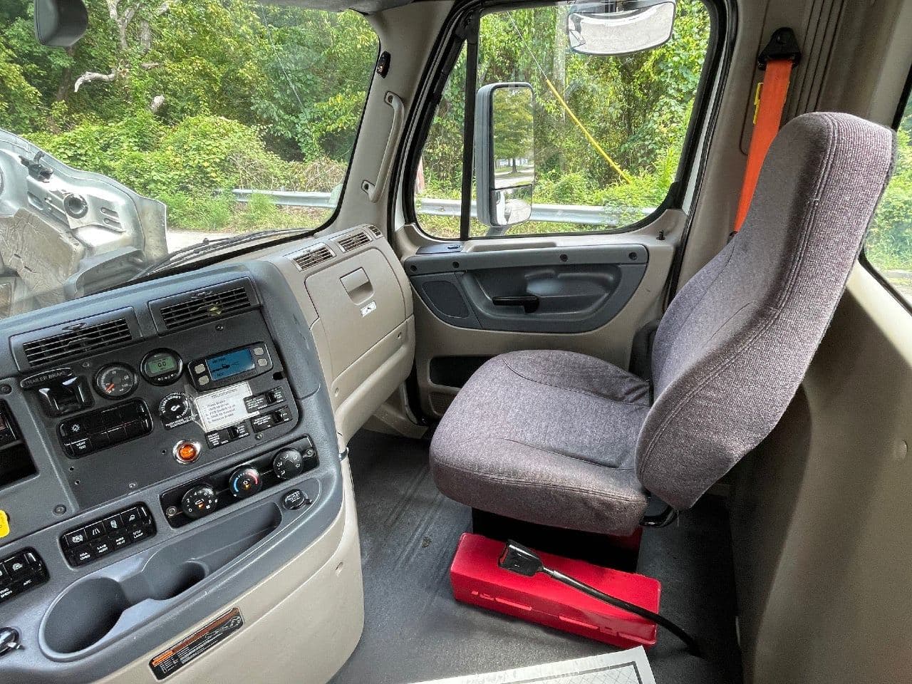 2019 Freightliner Cascadia 113 image 23