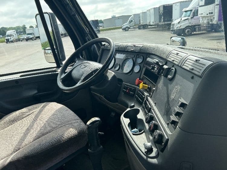 2019 Freightliner Cascadia 12564ST Day Cab | Detroit DD15 455 HP | 6x4 | Air Ride image 13