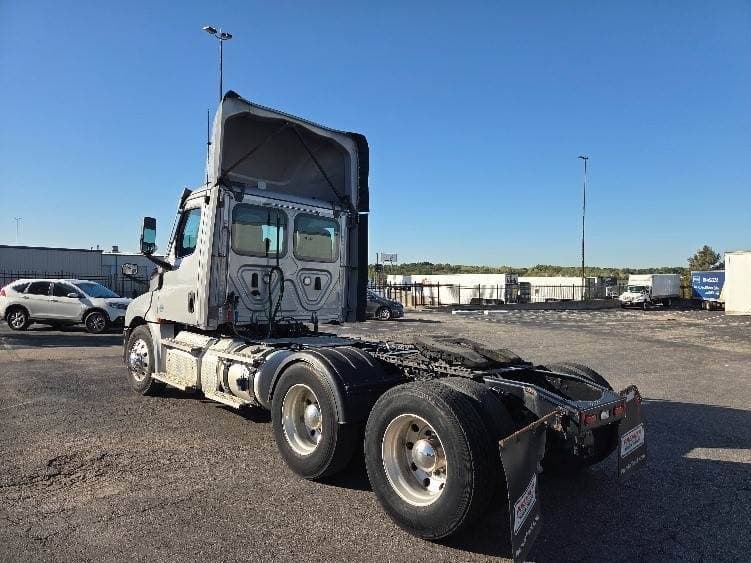 2021 Freightliner Cascadia image 4