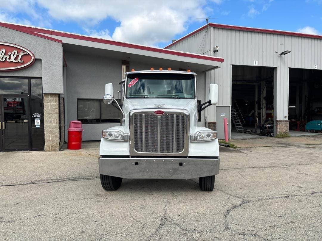 2020 Peterbilt 567 image 2