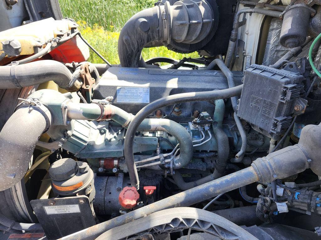 2016 Volvo VNL image 12