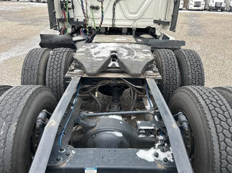 2023 Freightliner Cascadia 126 image 3