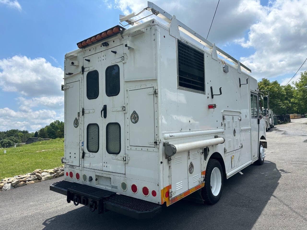 2016 Freightliner MT45 image 4