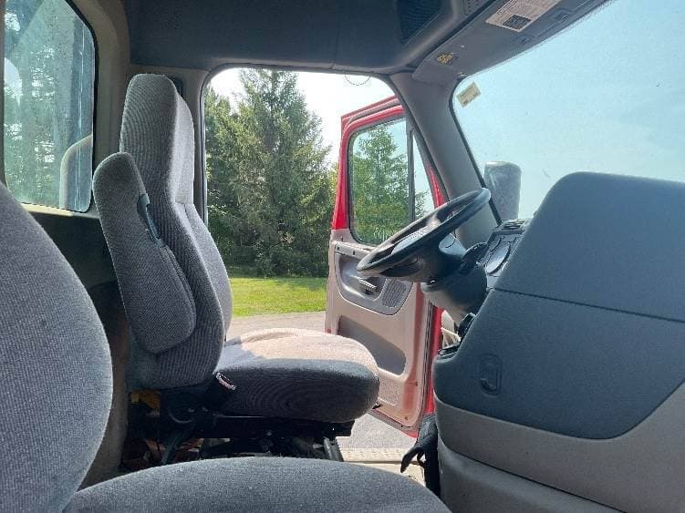 2018 Freightliner Cascadia image 5