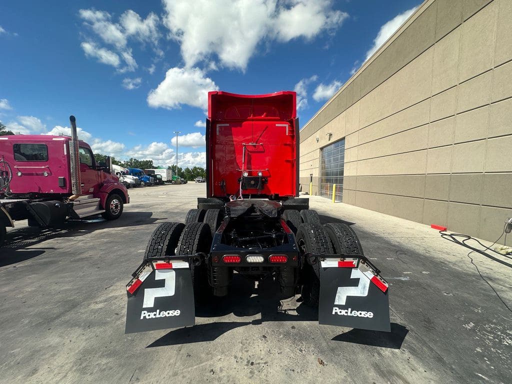 Used 2021 PETERBILT 579 image 4