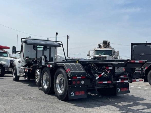 2025 Kenworth T880 image 9