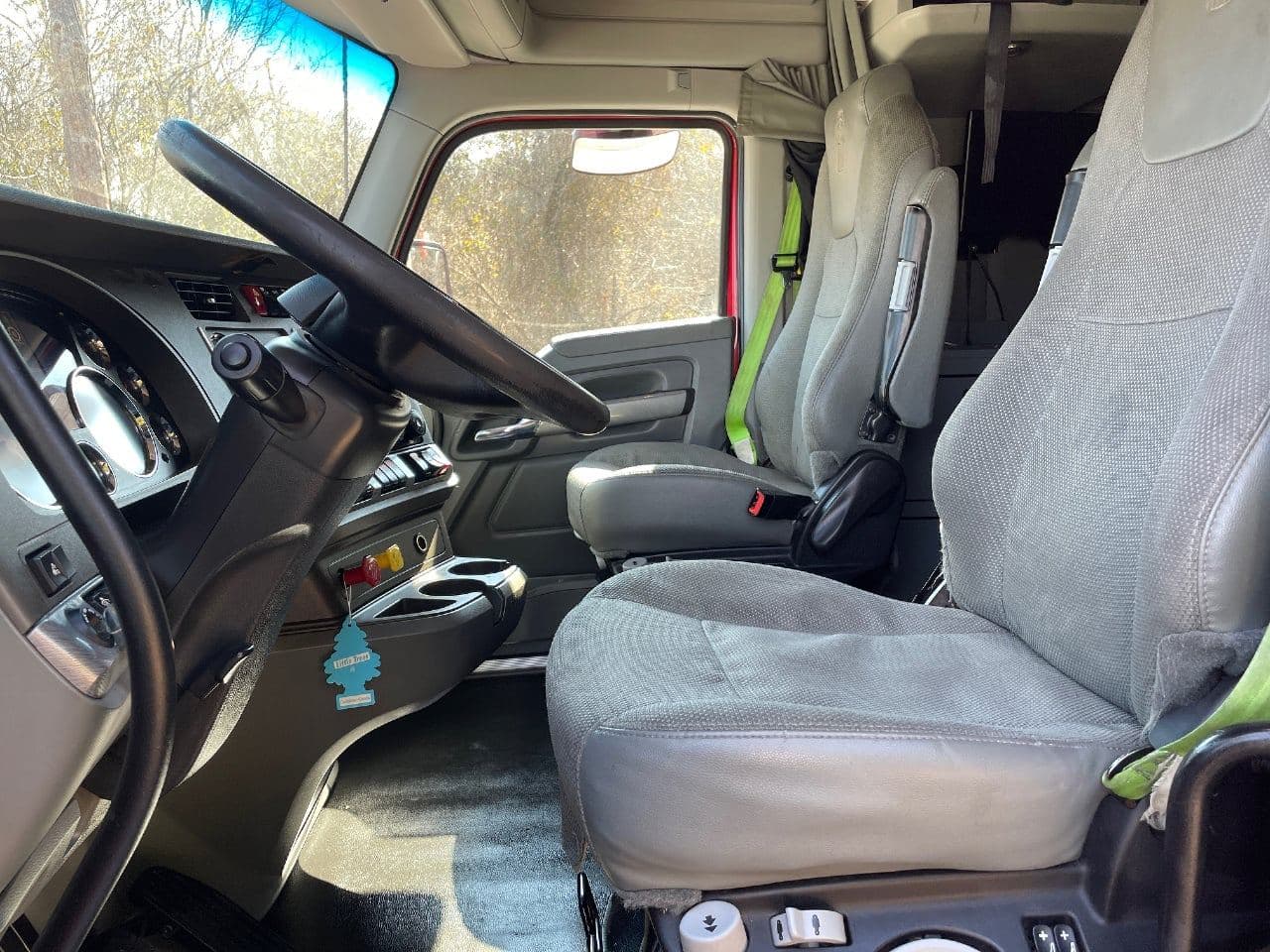 2018 Kenworth T680 image 16