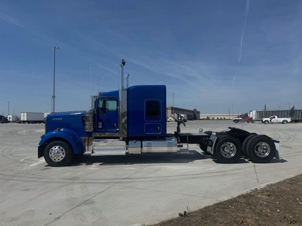 New 2027 KENWORTH W900L image 10