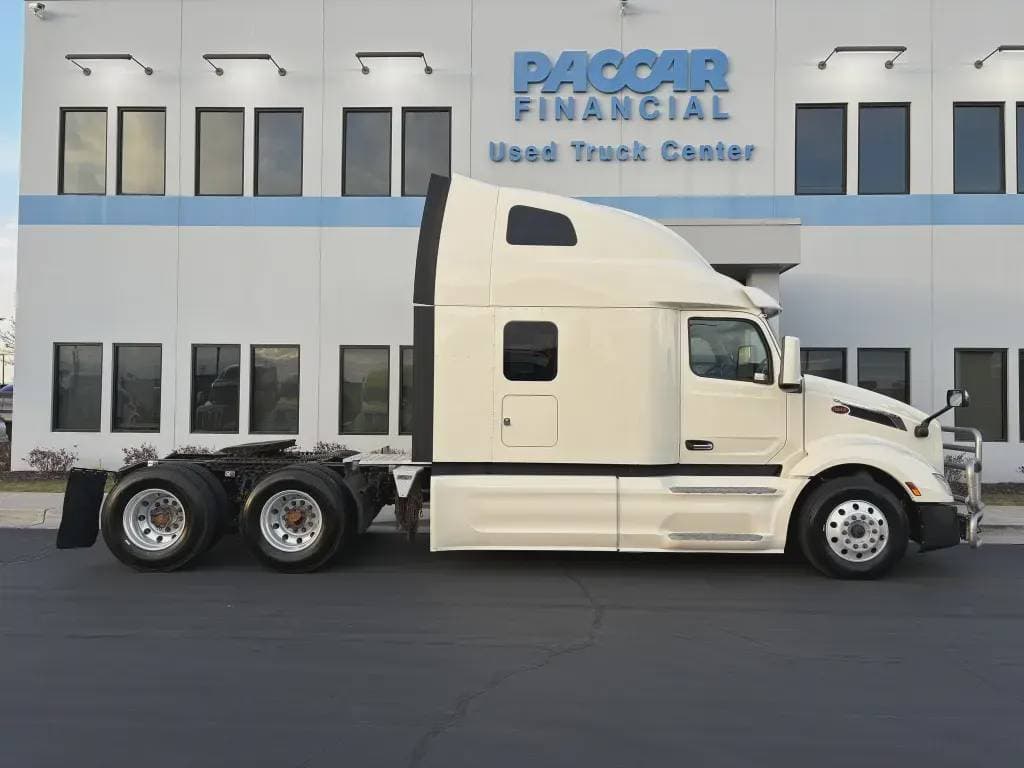 2022 Peterbilt 579 image 3