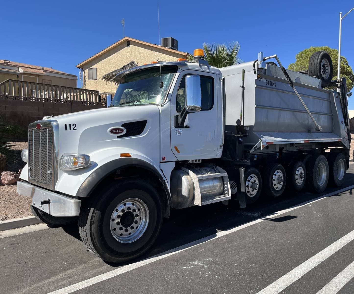 2020 Peterbilt 567 image 3