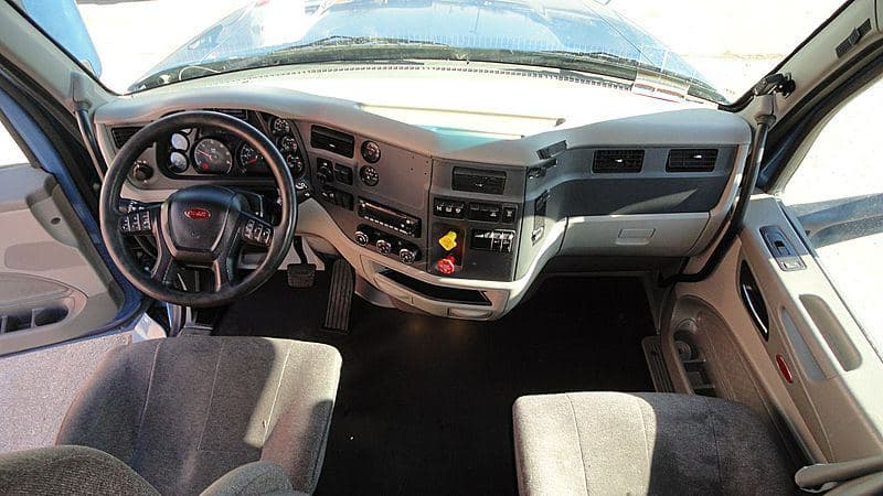 2022 Peterbilt 579 image 7