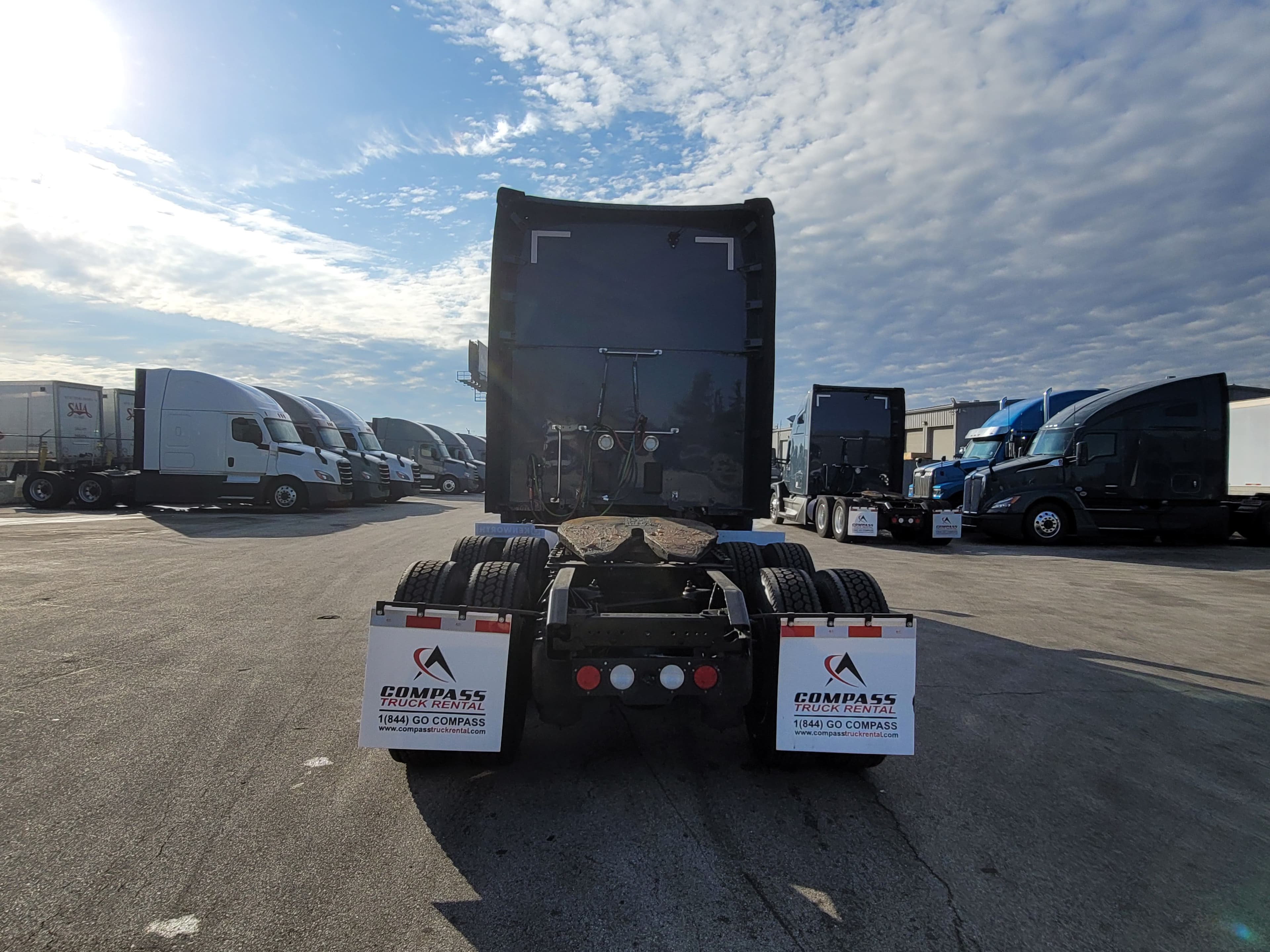 2023 Kenworth T680 image 3