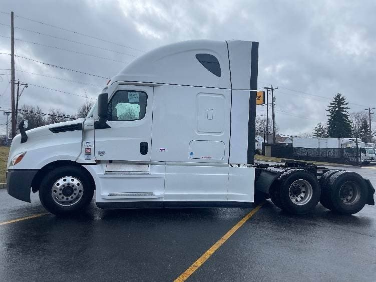 2023 Freightliner Cascadia 126 image 2