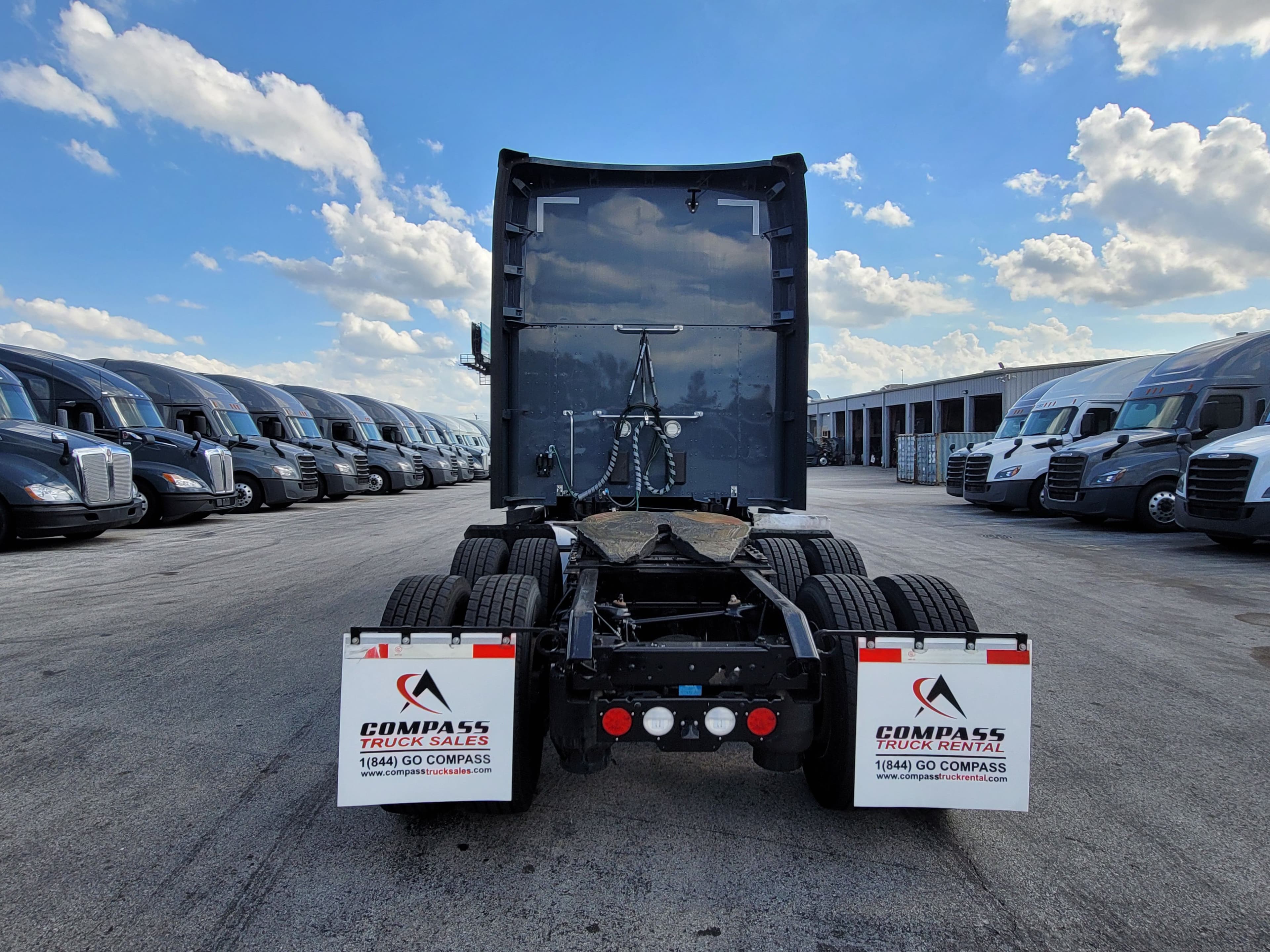 2022 Kenworth T680 image 3